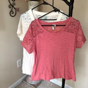 TWO Sahalie M MEDIUM lace sleeve t-shirts